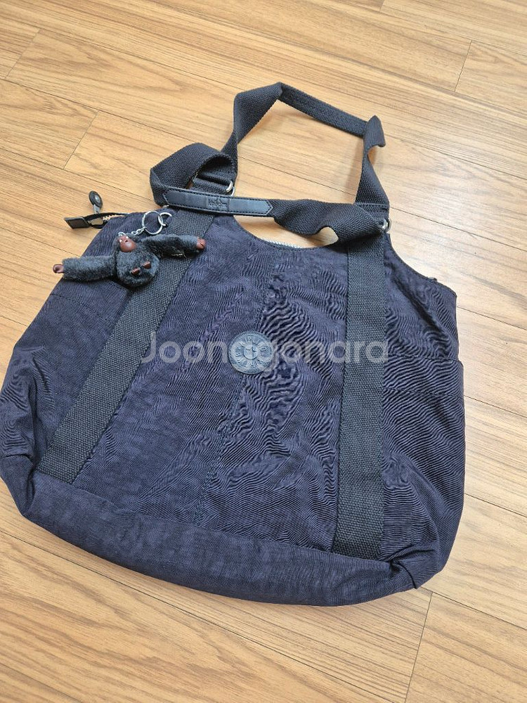 키플링 시셀리 숄더백 네이비 색상입니다가로 약 40cm--0