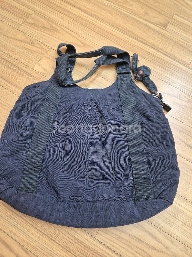 키플링 시셀리 숄더백 네이비 색상입니다가로 약 40cm--1