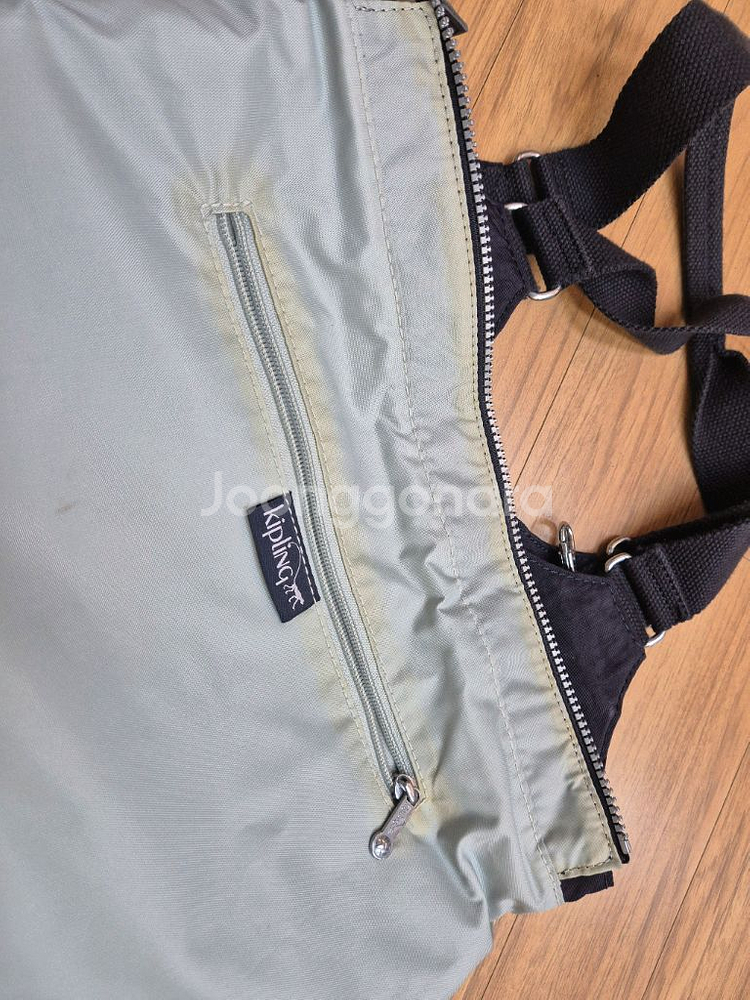 키플링 시셀리 숄더백 네이비 색상입니다가로 약 40cm--2