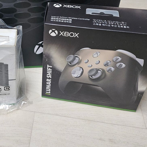 Xbox 무선 컨트롤러 - 루나 시프트 스페셜 에디션