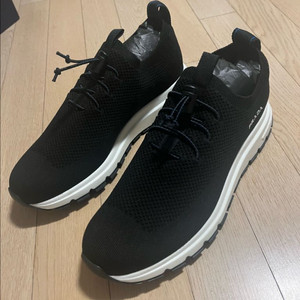 프라다 니트스니커즈(260-265)새상품 판매합니다.