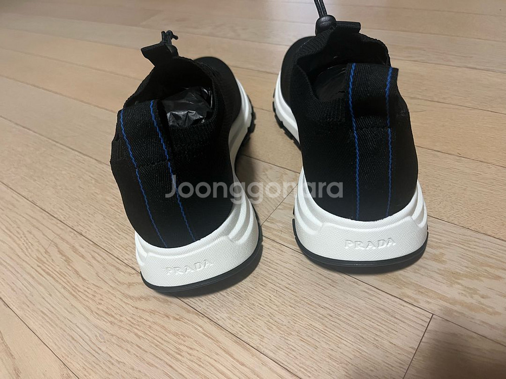 프라다 니트스니커즈(260-265)새상품 판매합니다.--2