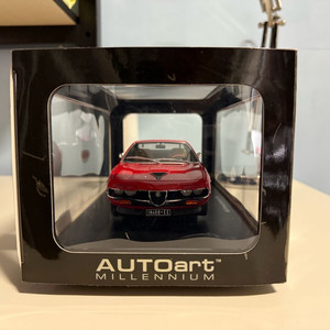 1:18 오토아트 알파로메오 몬트리얼 레드