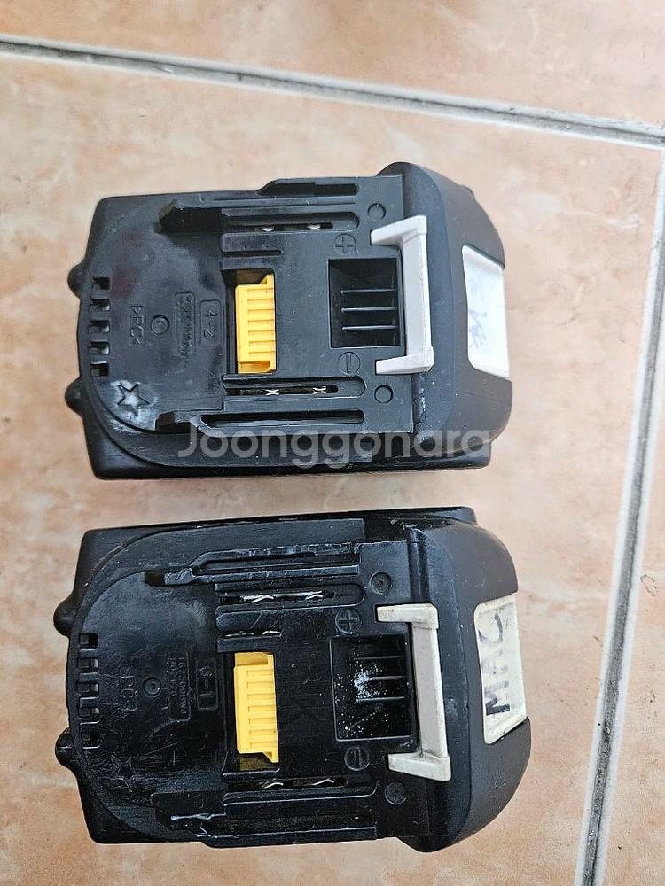 마끼다 18V 정품배터리 3.0Ah, 5.0Ah 2개--1