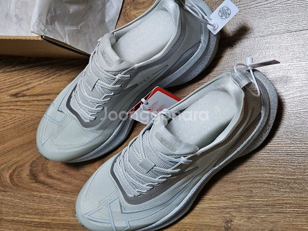 XTEP 2000km 실버컬러 41 255~260 사이--1