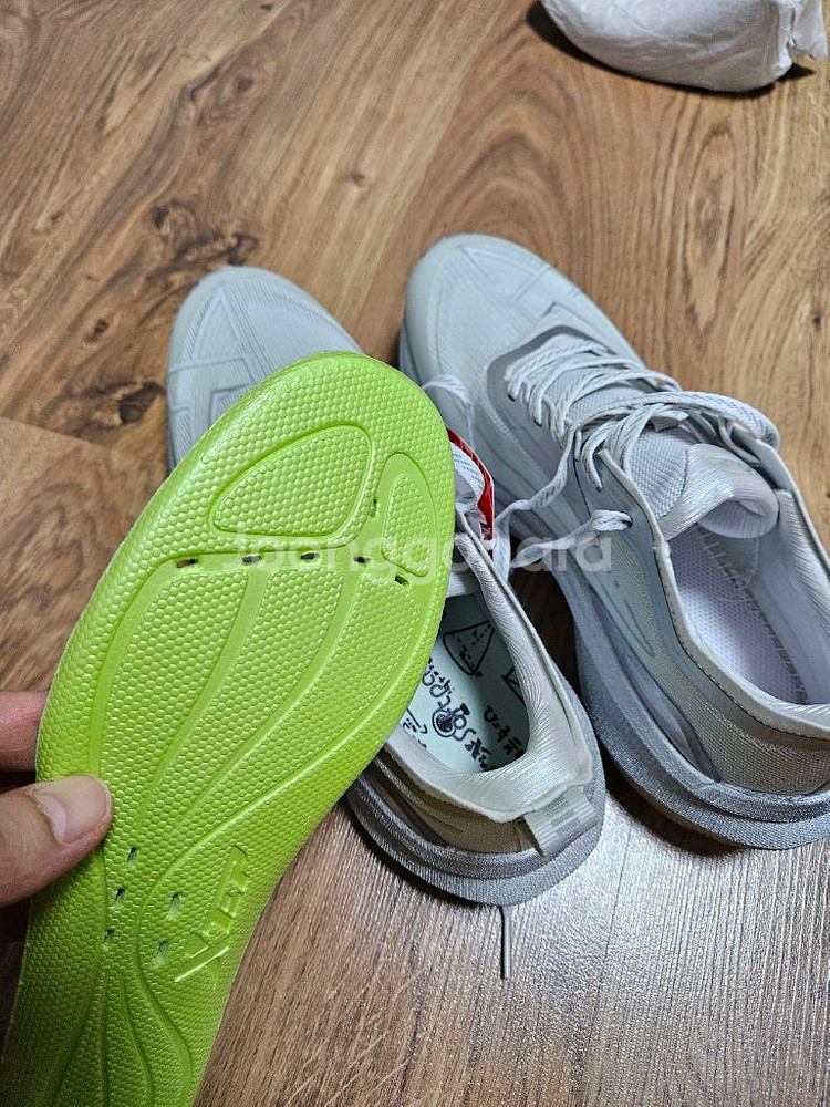 XTEP 2000km 실버컬러 41 255~260 사이--4