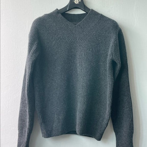 라벨 아카이브 메리노 파인울 브이넥 니트 차콜 (1)