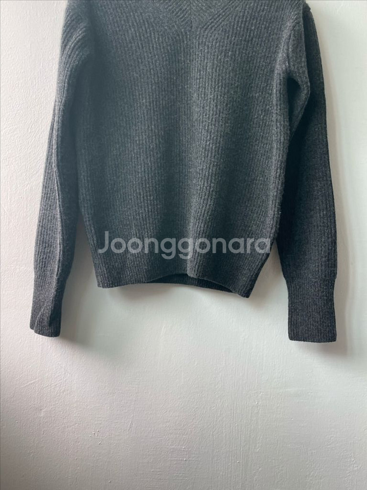 라벨 아카이브 메리노 파인울 브이넥 니트 차콜 (1)--6