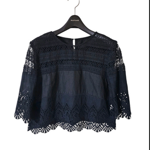 모스 MOS 블랙 펀칭 라운드넥 블라우스 55