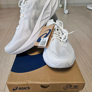 새상품 아식스 노바블라스트5 270mm 러닝화