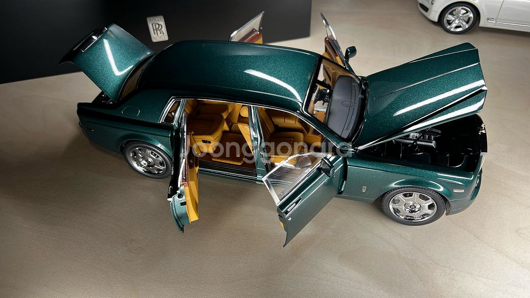 1:18 롤스로이스 팬텀 EWB 08841BG (교쇼,--0