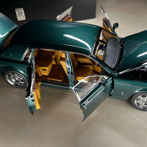 1:18 롤스로이스 팬텀 EWB 08841BG (교쇼,