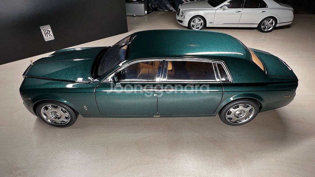 1:18 롤스로이스 팬텀 EWB 08841BG (교쇼,--2