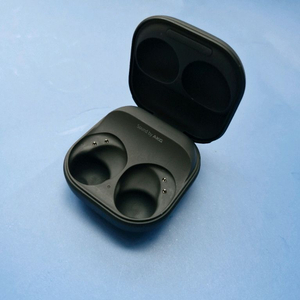 버즈2프로 본체 충전케이스