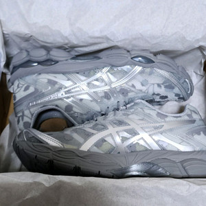 아식스 x 세실리에 반센 젤 큐물러스 16 그레이