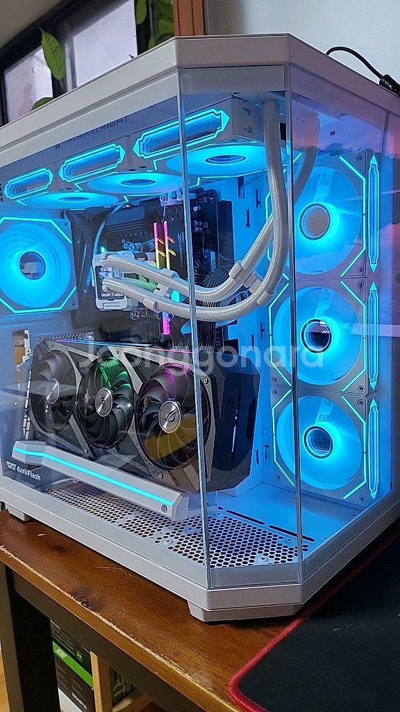 라이젠5800X/수냉/램32G/지포스3080/1TB--1