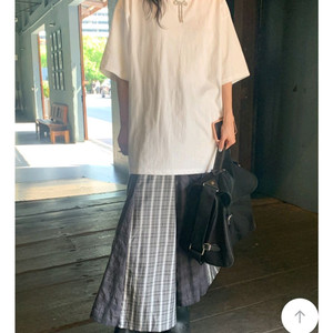 메이비베이비 피스아웃티셔츠 화이트