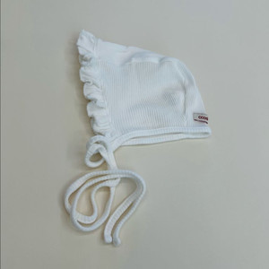 꼬숑 프릴 보넷 화이트 6M