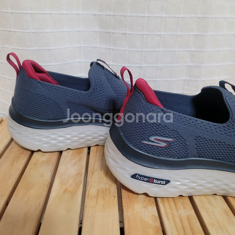 스케쳐스 고워크 하이퍼버스트 스니커즈 275--4