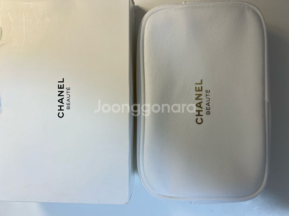 새상품 샤넬 뷰티 금장로고 벨벳 파우치 크림--1