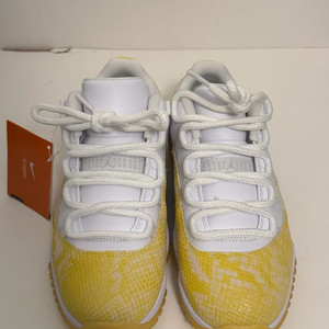 (새상품) 조던 11 레트로 로우 옐로우 스네이크스킨