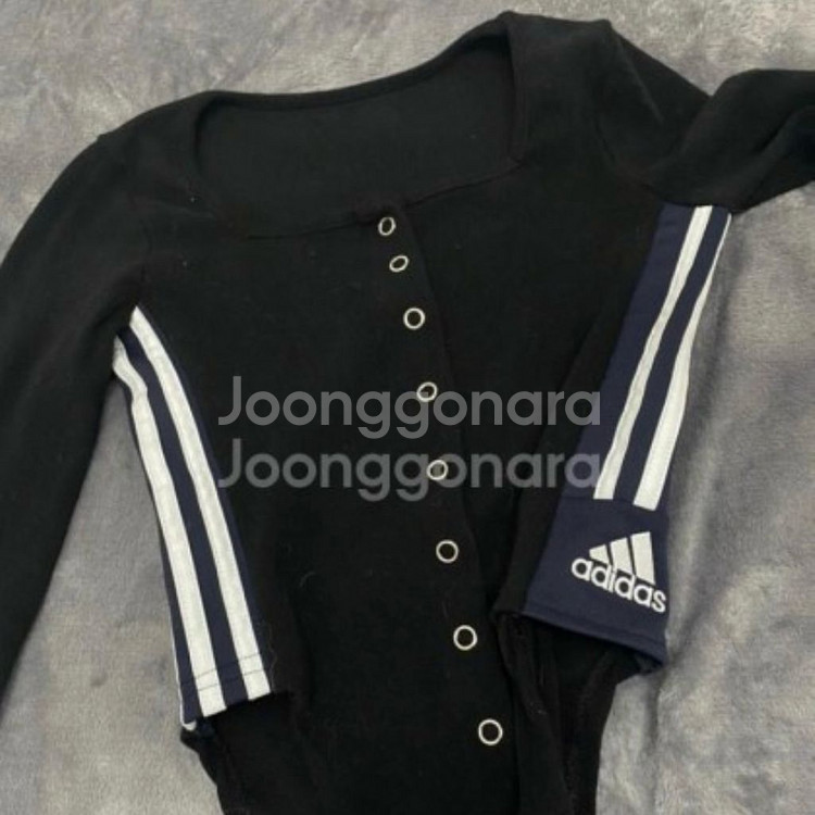 유이브 아디다스 커스텀 한소희 버튼탑--0