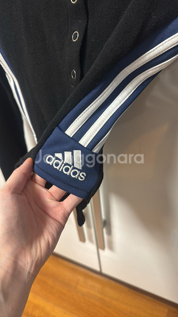 유이브 아디다스 커스텀 한소희 버튼탑--4