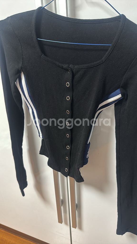 유이브 아디다스 커스텀 한소희 버튼탑--2