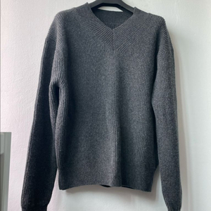 라벨 아카이브 메리노 파인울 브이넥 니트 차콜 (2)