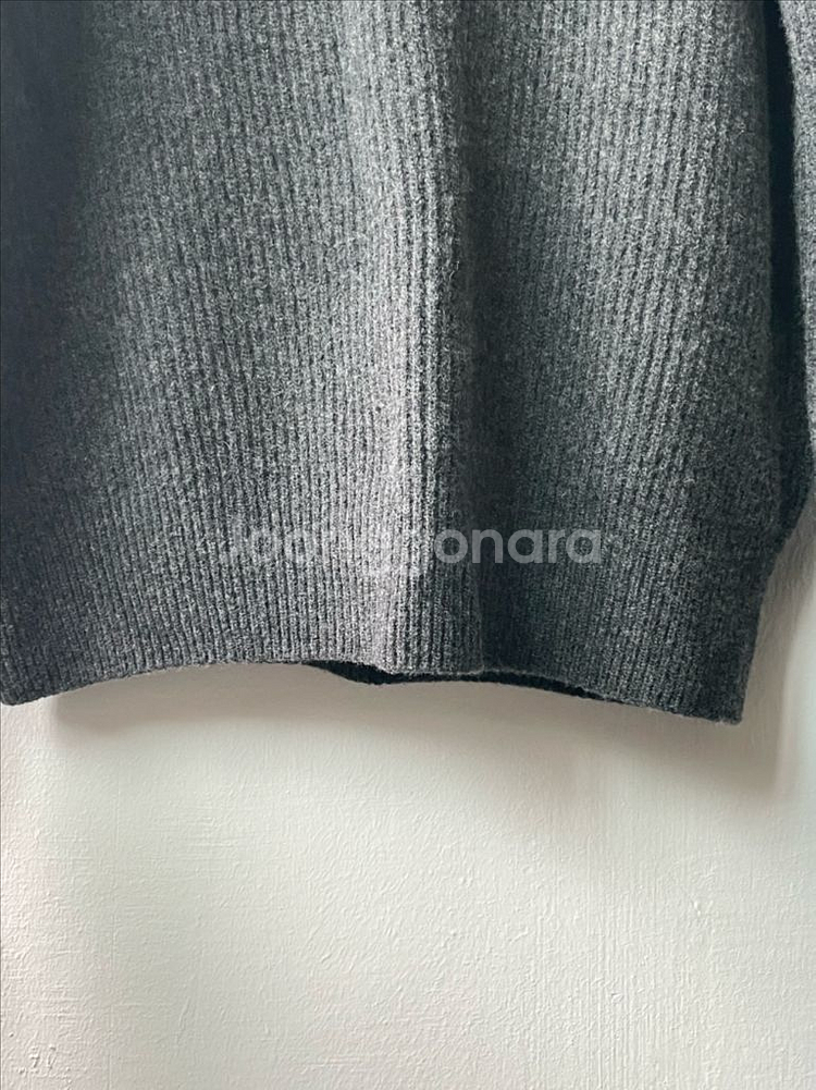 라벨 아카이브 메리노 파인울 브이넥 니트 차콜 (2)--6