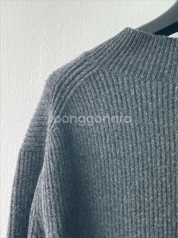 라벨 아카이브 메리노 파인울 브이넥 니트 차콜 (2)--8