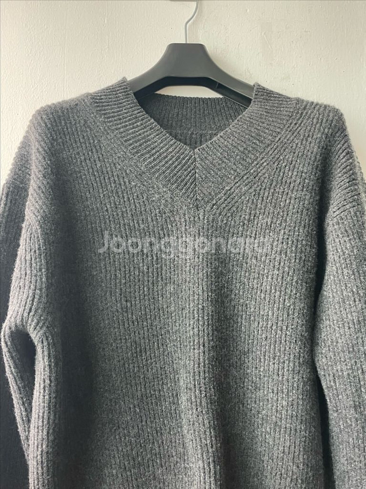 라벨 아카이브 메리노 파인울 브이넥 니트 차콜 (2)--4
