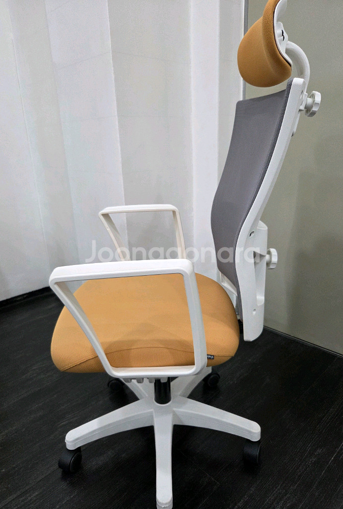 chairsco 체어스코 브랜드의 사무용 의자입니다메쉬--2