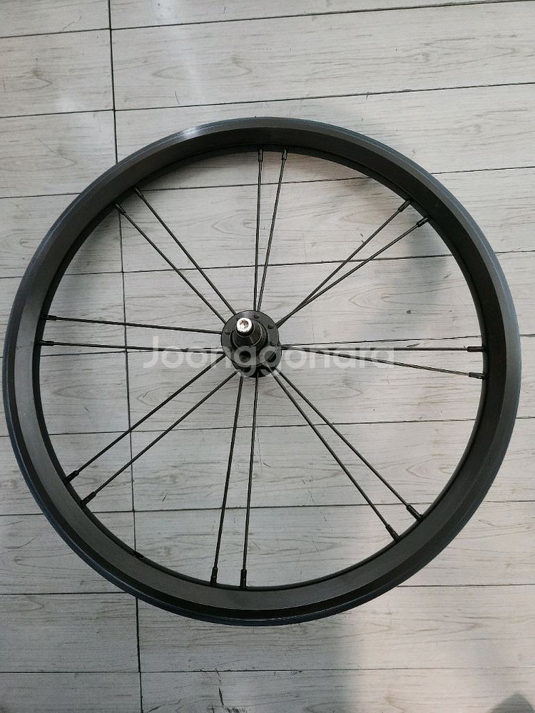 유사 브롬톤 경량 프론트 휠 팝니다.--1