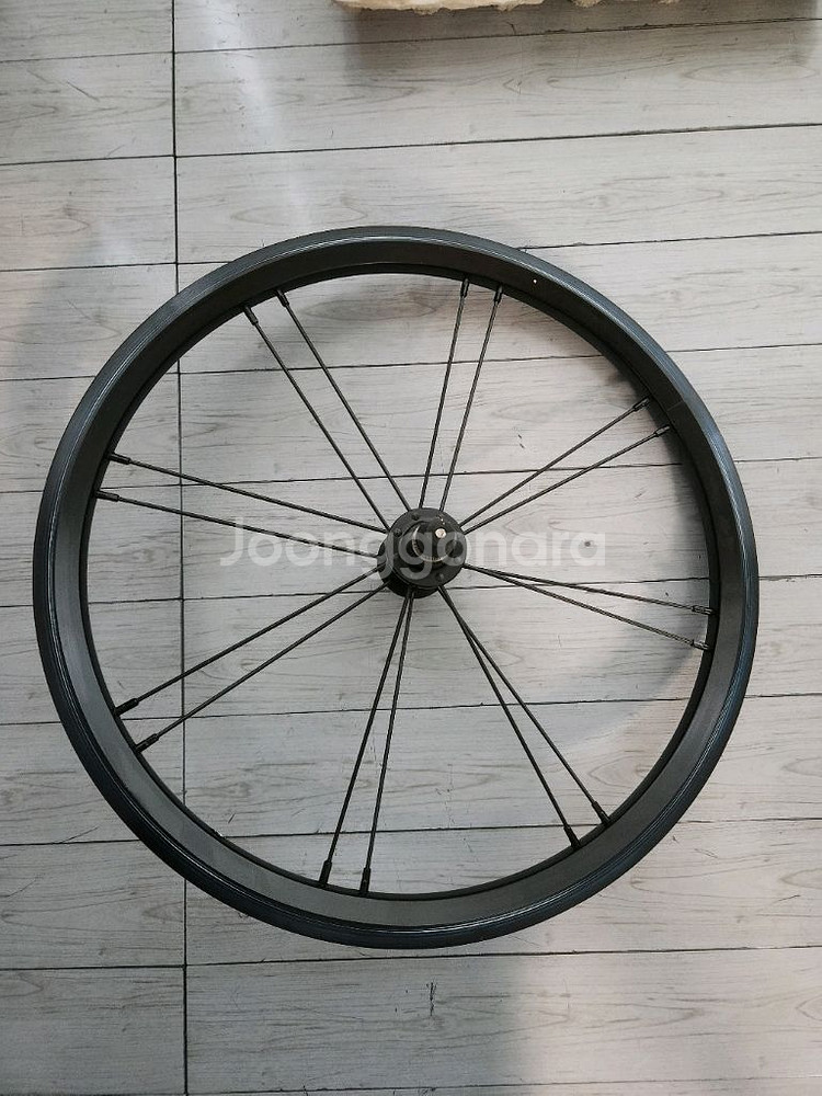 유사 브롬톤 경량 프론트 휠 팝니다.--0