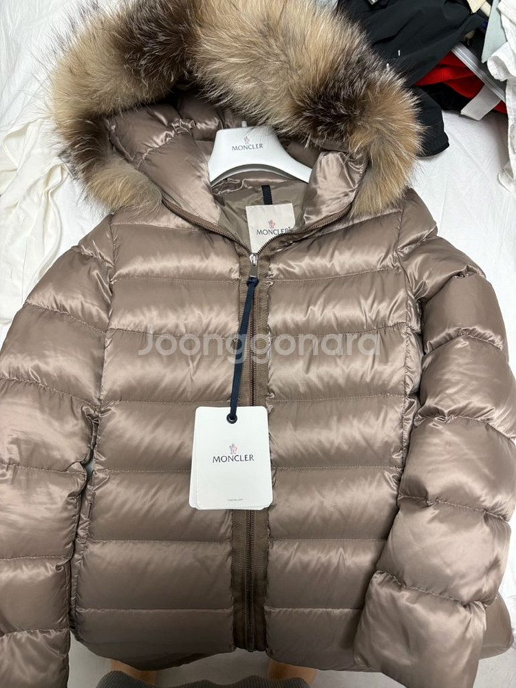몽클레어 여성 리얼퍼 롱패딩 정품 판매 베이지색--3