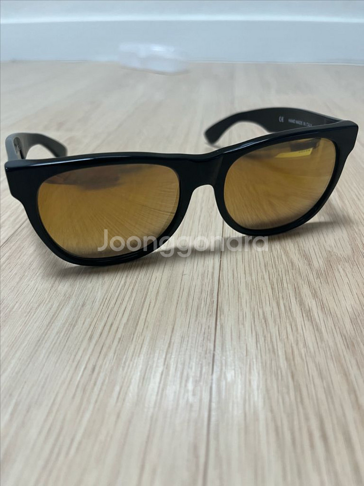 SUPER 선글라스 판매! 블랙 프레임에 골드 렌즈--1