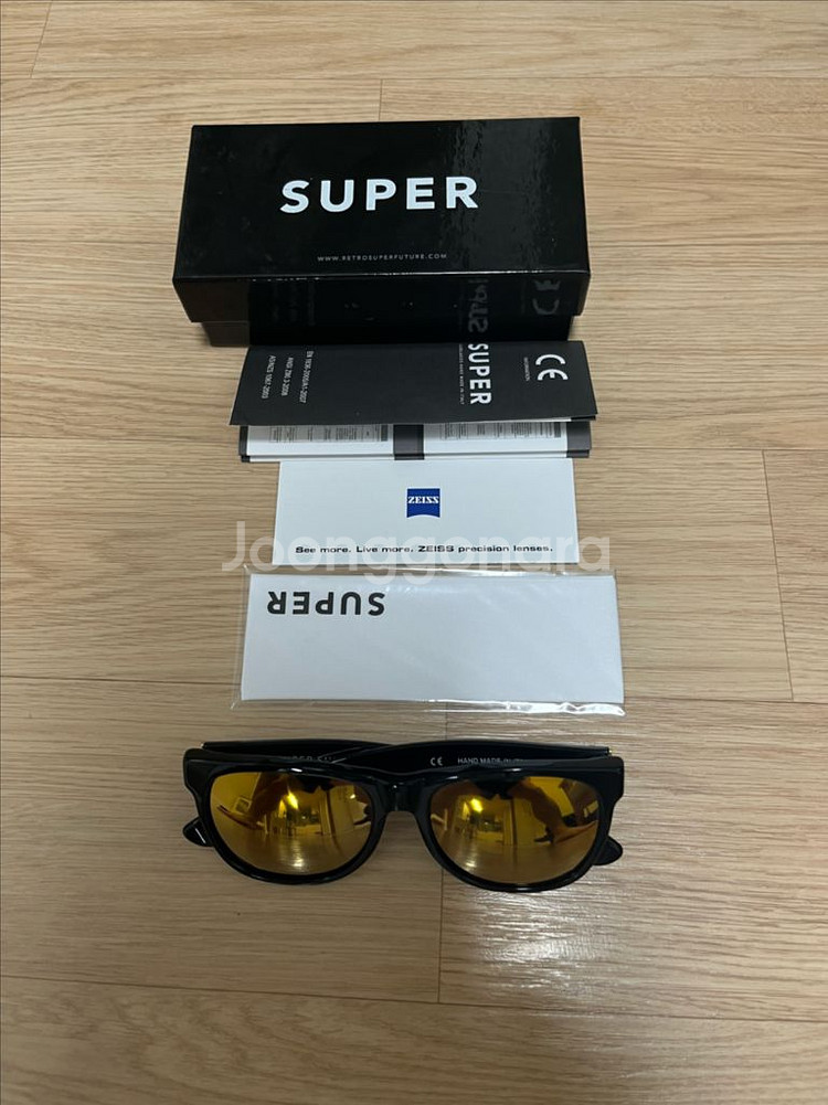 SUPER 선글라스 판매! 블랙 프레임에 골드 렌즈--0