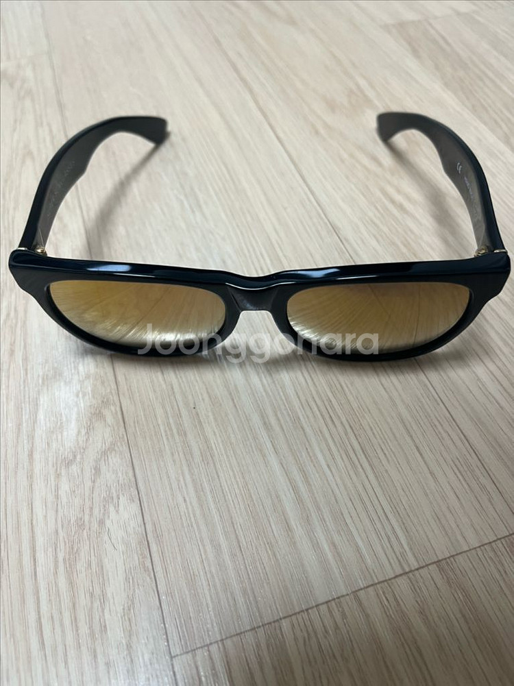 SUPER 선글라스 판매! 블랙 프레임에 골드 렌즈--3