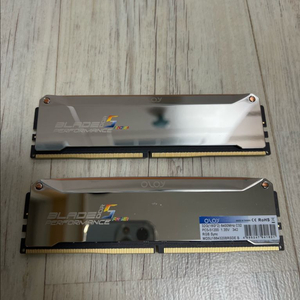 OLOy ddr5 -6400 cl32 blade rgb