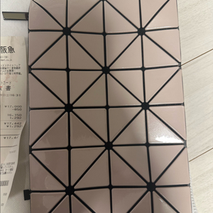 바오바오 루센트 파우치 클러치백 베이지 판매합니다.