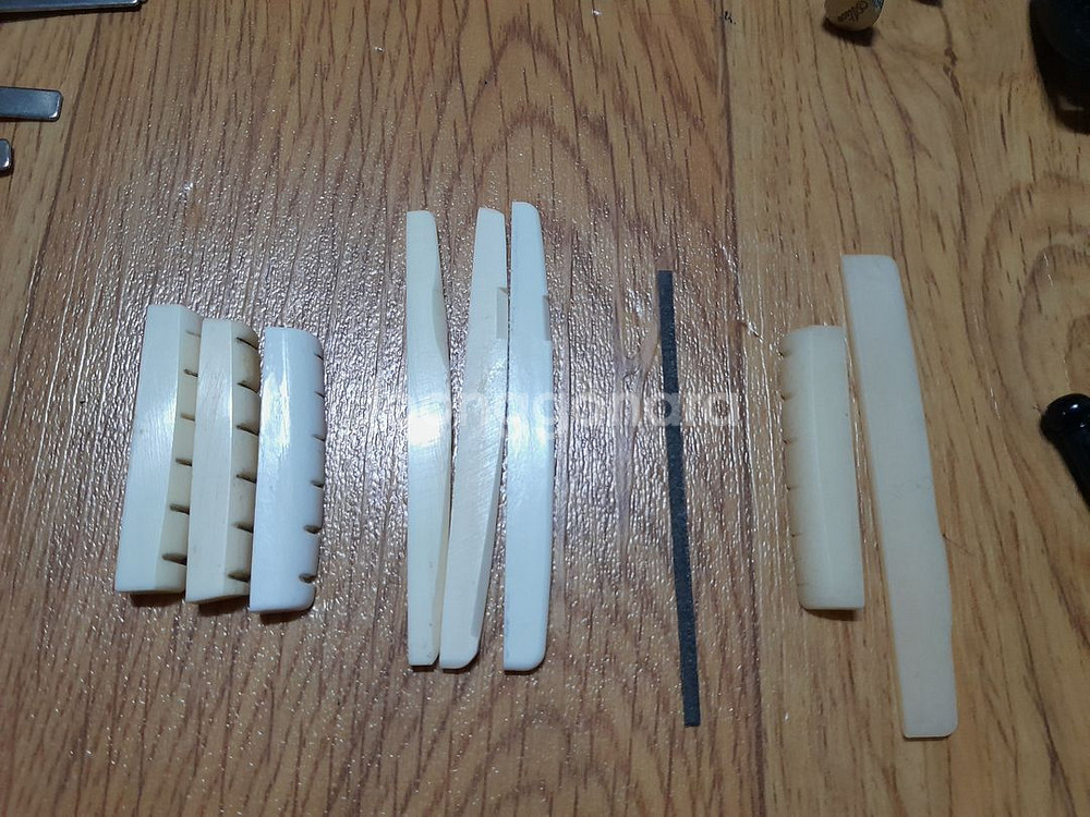 기타 용품 일괄 통기타 공구 기타줄 피크 브릿지핀 본--4