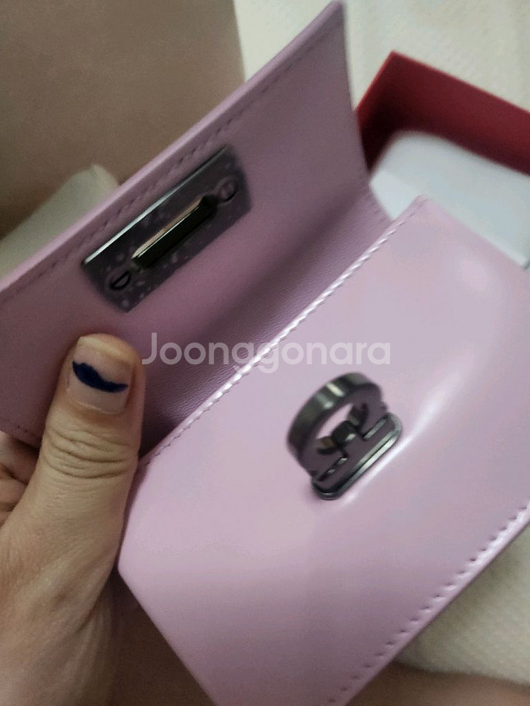 페라가모 정품 베이비핑크 카드지갑--4