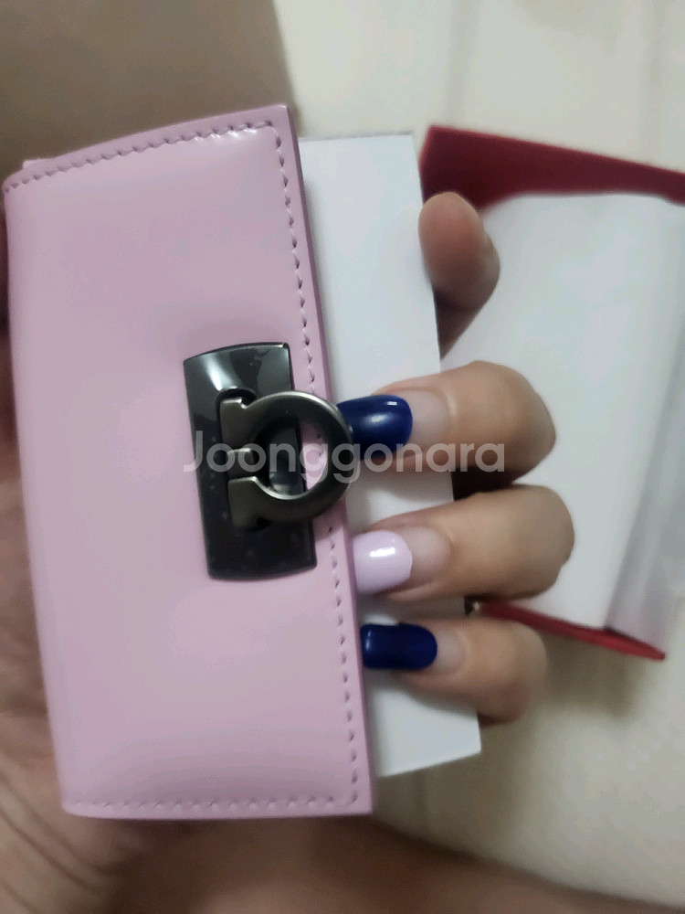 페라가모 정품 베이비핑크 카드지갑--1