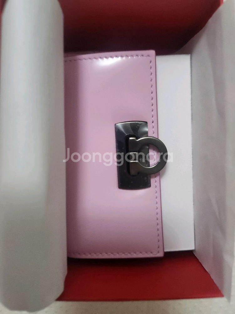 페라가모 정품 베이비핑크 카드지갑--0