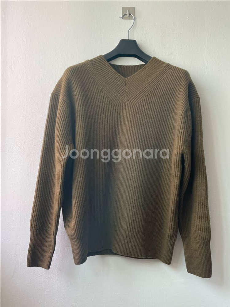 라벨 아카이브 메리노 파인울 브이넥니트 올리브그린(2)--0