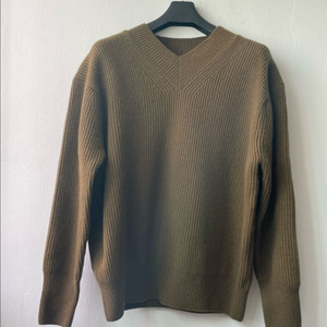 라벨 아카이브 메리노 파인울 브이넥니트 올리브그린(2)