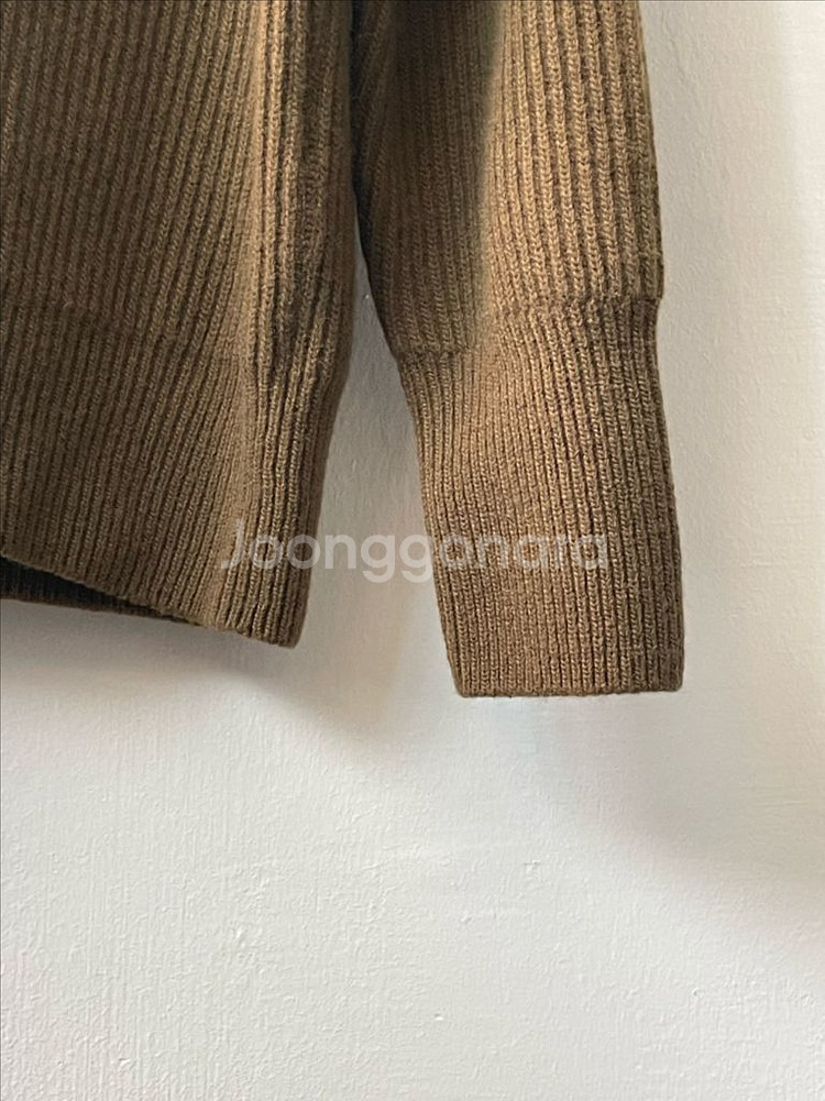 라벨 아카이브 메리노 파인울 브이넥니트 올리브그린(2)--5