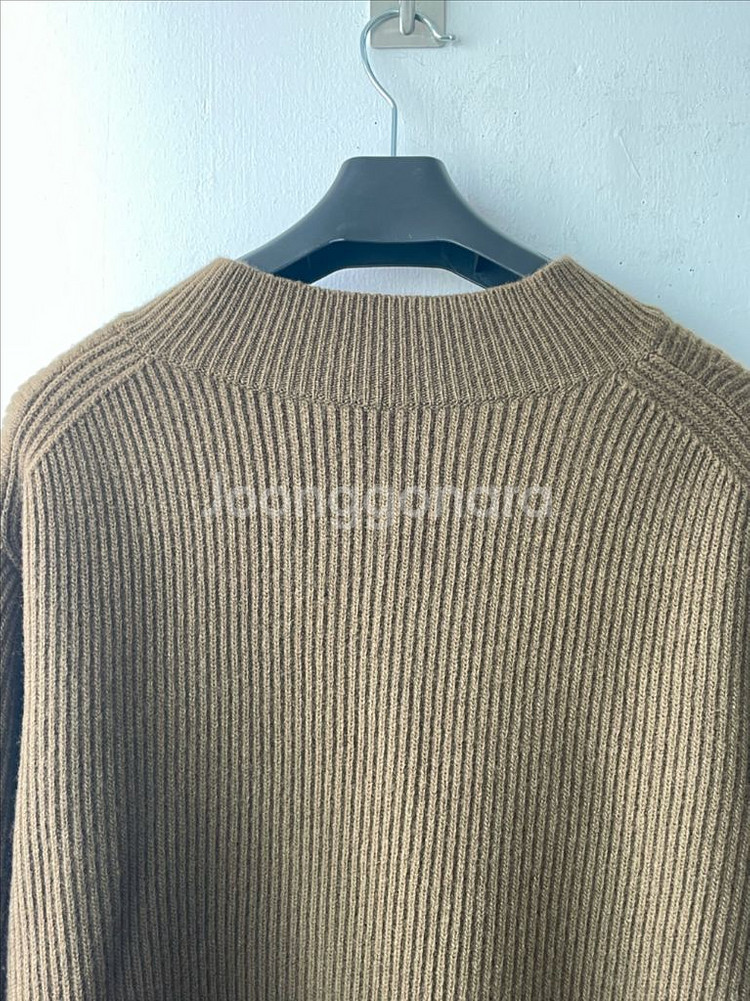 라벨 아카이브 메리노 파인울 브이넥니트 올리브그린(2)--7