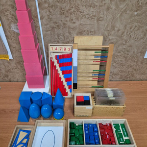 아가월드 니엔후이즈 몬테소리 기본 팔아요~(전8종)